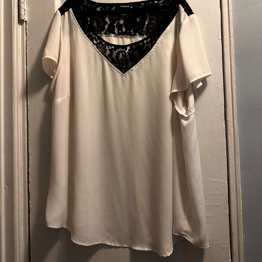 Torrid size 2 white and black blouse